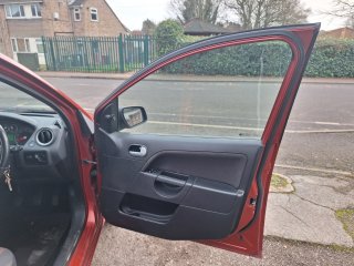 /photos/502/38ce7f84-7044-cbef-1f95-64c1d3834a0c_i320x240.jpg