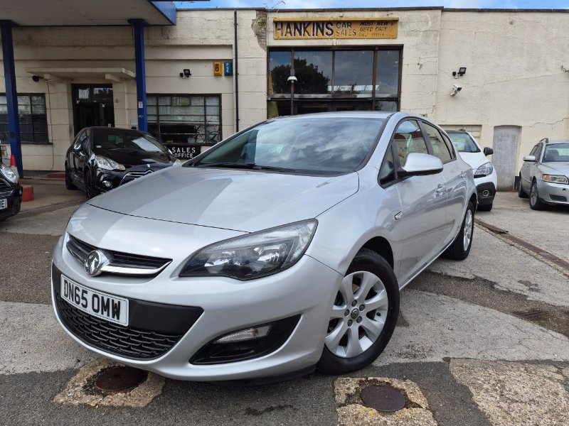 2015 Vauxhall Astra Hatchback 1.6i Design Hatchback 5dr Petrol Manual Euro 6 115 ps